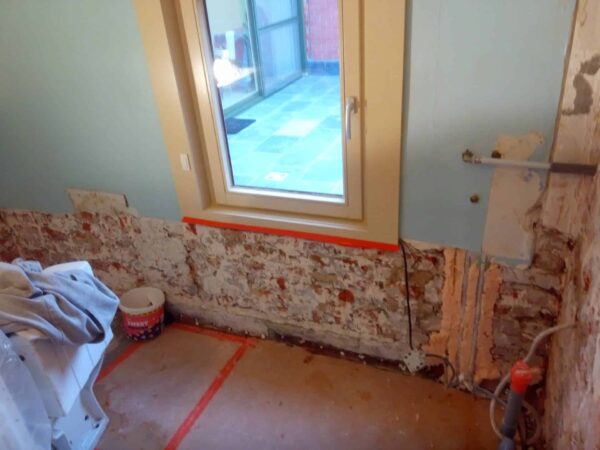 Oplossen-vochtproblemen-badkamer-Waregem-1-ADG-de-vochspecialist-merelbeke